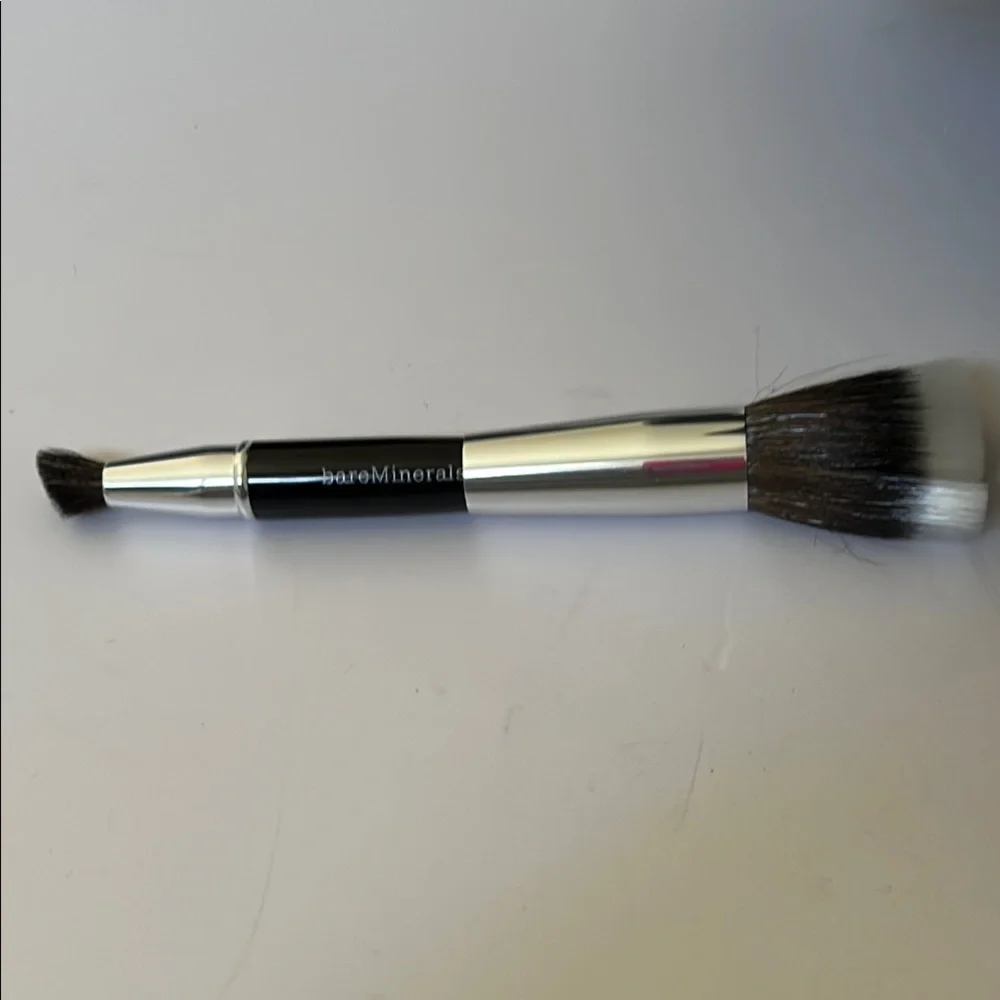 bareMinerals 2-in-1 Finishing Face & Eye Brush - Black and Silver